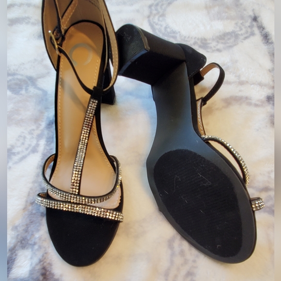 Journee Collection strappy sandal. NWOT - Picture 8 of 9